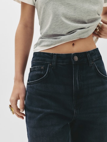 Pull&Bear Loosefit Farkut värissä sininen