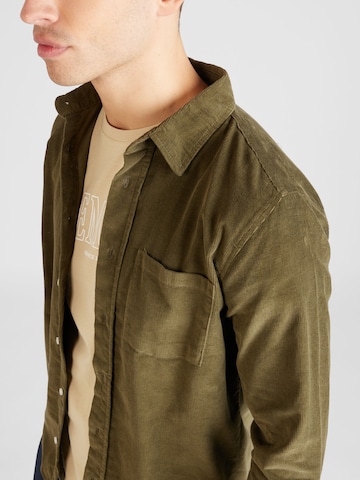 Coupe regular Chemise AÉROPOSTALE en vert