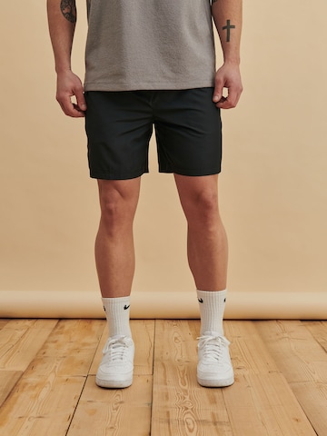 DAN FOX APPAREL Regular Shorts  'Dantes' in Schwarz: predná strana