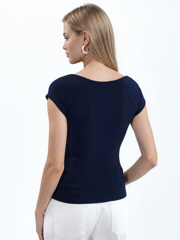Busem T-Shirt in Blau