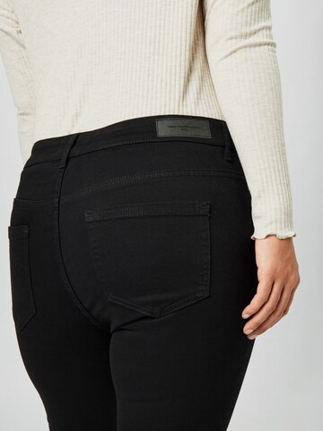 Skinny Jeans 'Carwilly' di ONLY Carmakoma in nero