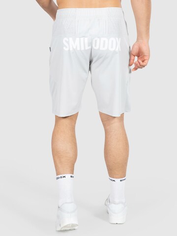 Regular Pantalon de sport Smilodox en gris