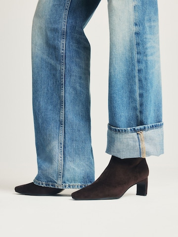 The Set Stiefelette in Braun
