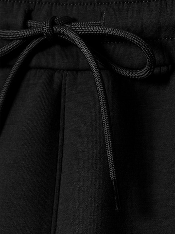 Tapered Pantaloni 'Simon' di WEEKDAY in nero