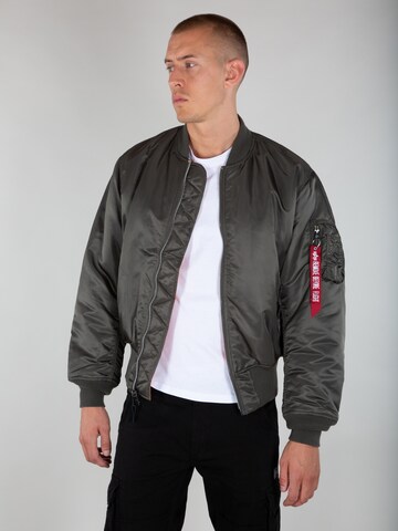 ALPHA INDUSTRIES Välikausitakki 'MA-1' värissä vihreä: edessä