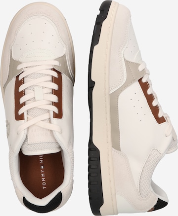 Sneaker low de la TOMMY HILFIGER pe bej