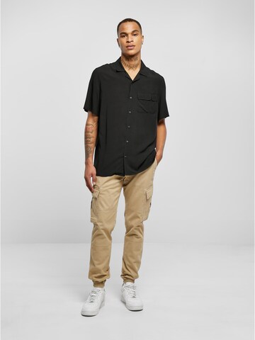 Urban Classics - Ajuste confortable Camisa en negro