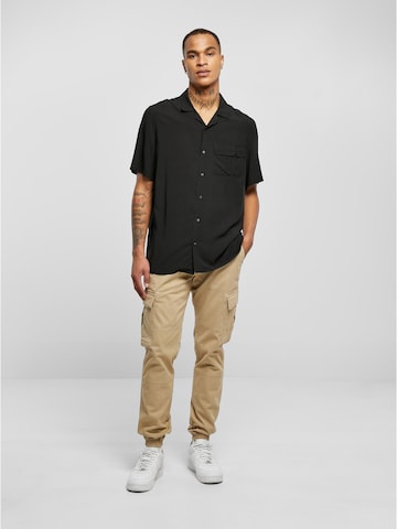 Urban Classics Comfort fit Button Up Shirt in Black