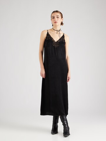 Robe de soirée 'Kelly' Lindex en noir : devant