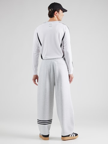 ADIDAS ORIGINALS - Pierna ancha Pantalón en gris