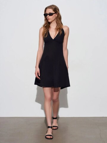 Dilvin Dress in Black: front