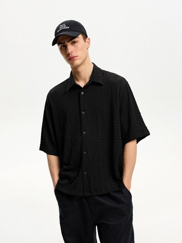 Bershka Comfort fit Button Up Shirt in Black: front