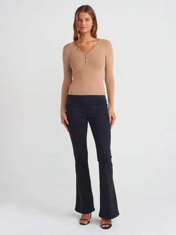 Dilvin Blouse in Beige