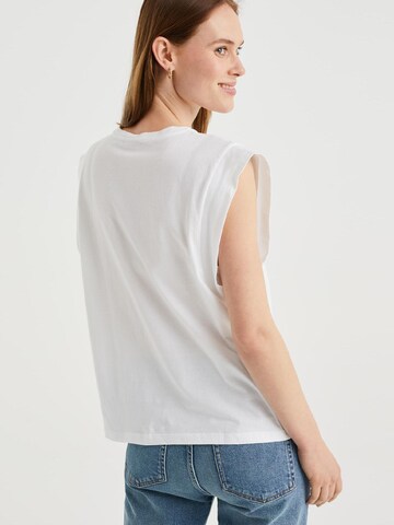 T-shirt WE Fashion en blanc