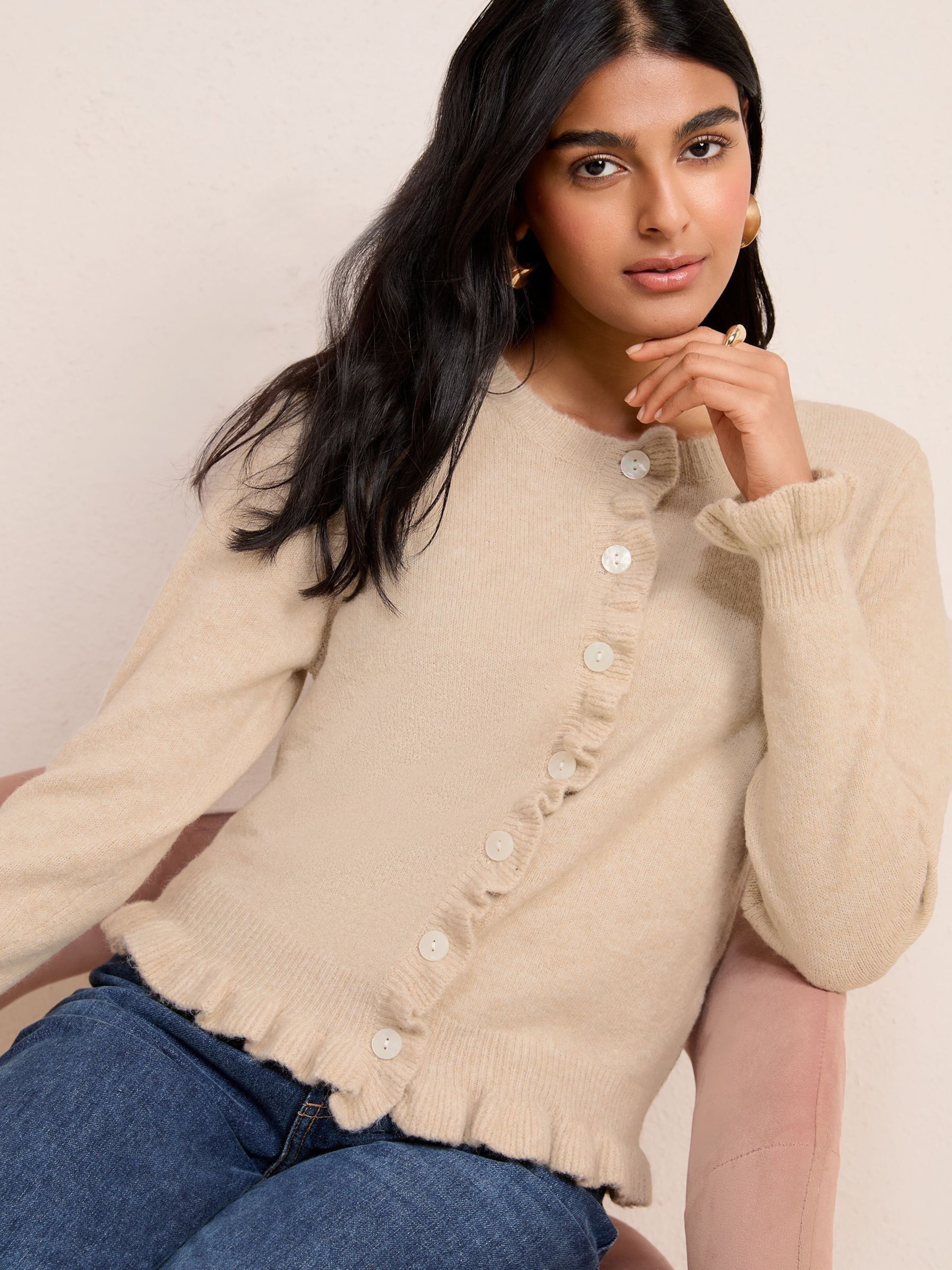 Geacă tricotată de la Friends Like These pe bej