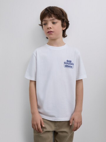 Tricou de la Scalpers pe alb