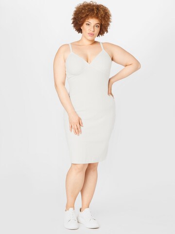 GLAMOROUS CURVE - Vestido en blanco: frente