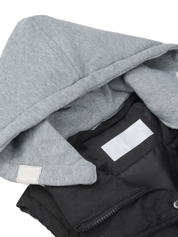 Youthup Vest in Black