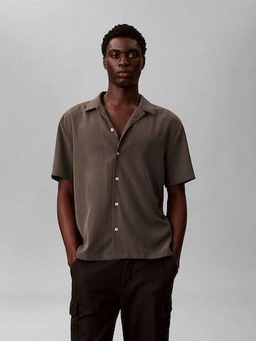 Coupe regular Chemise Calvin Klein en vert : devant