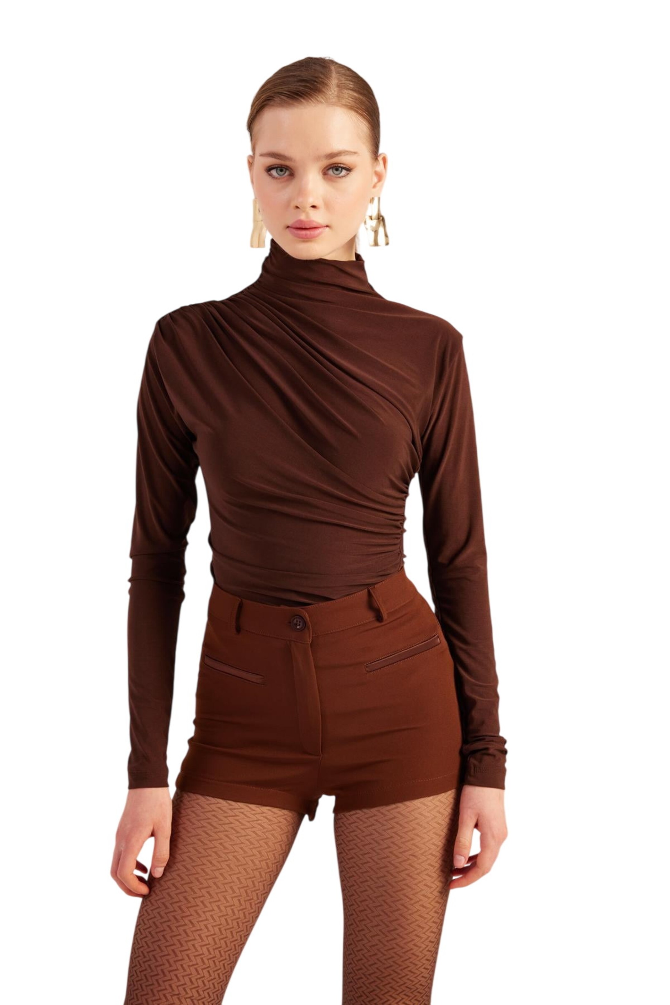 HOLLY LOLLY Slimfit Shorts in Braun