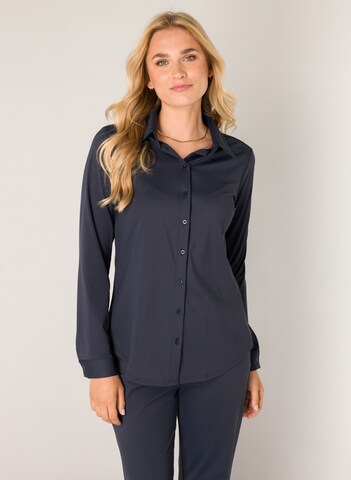 BASE LEVEL Blouse in Blue: front