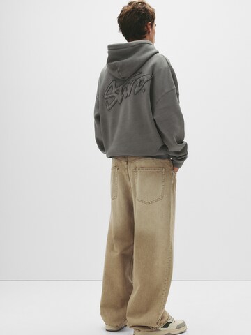 Sweat-shirt 'STWD' Pull&Bear en gris : devant