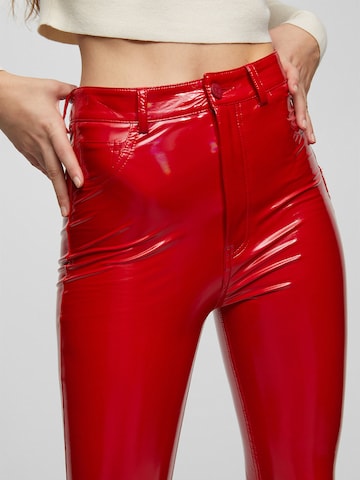 Pull&Bear Skinny Fit Панталон в червено
