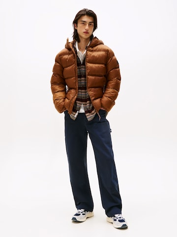 Tommy Jeans - Chaqueta de entretiempo en marrón
