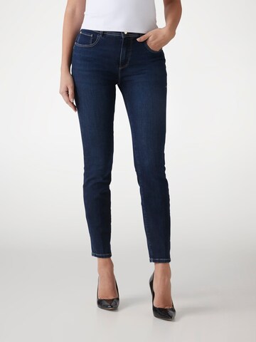 GUESS Skinny Jeans in Blue: front