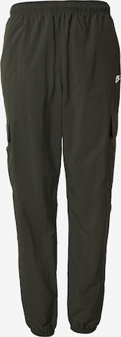 Nike Sportswear Παντελόνι cargo 'CLUB' σε πράσινο: μπροστά