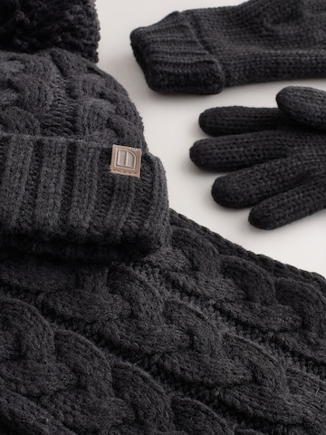 Set Next en noir