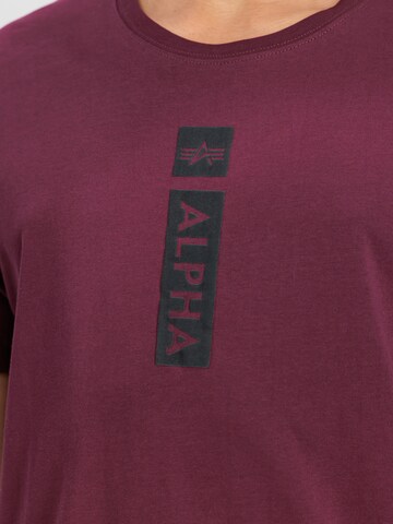 ALPHA INDUSTRIES T-shirt 'Alpha Puff' i röd