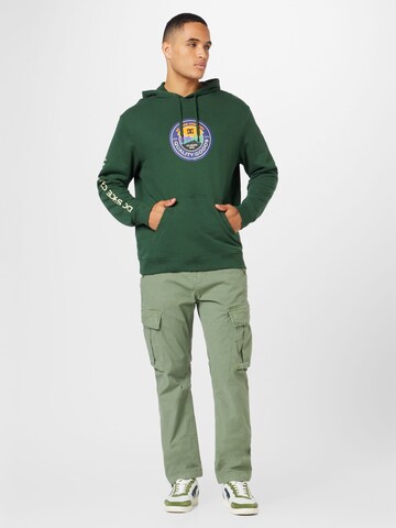 DC ShoesSweater majica 'OUTDOORSMAN ' - zelena boja