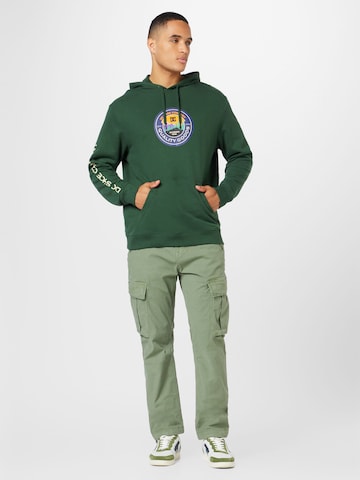 DC Shoes Sweatshirt 'OUTDOORSMAN ' in Grün