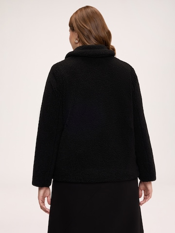 Cappotto di mezza stagione di Fiorella Rubino in nero
