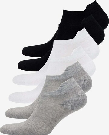 WESTMARK LONDON Socks in Grey: front