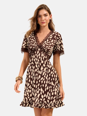 Friends Like These Платье в Коричневый: спереди