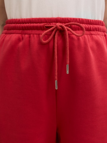 EDITED - Regular Calças de desporto 'Una' em vermelho