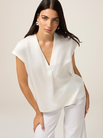 Top di oltre in bianco