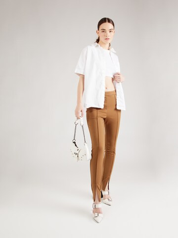 Coupe slim Pantalon 'IVA AMERONE' VILA en marron