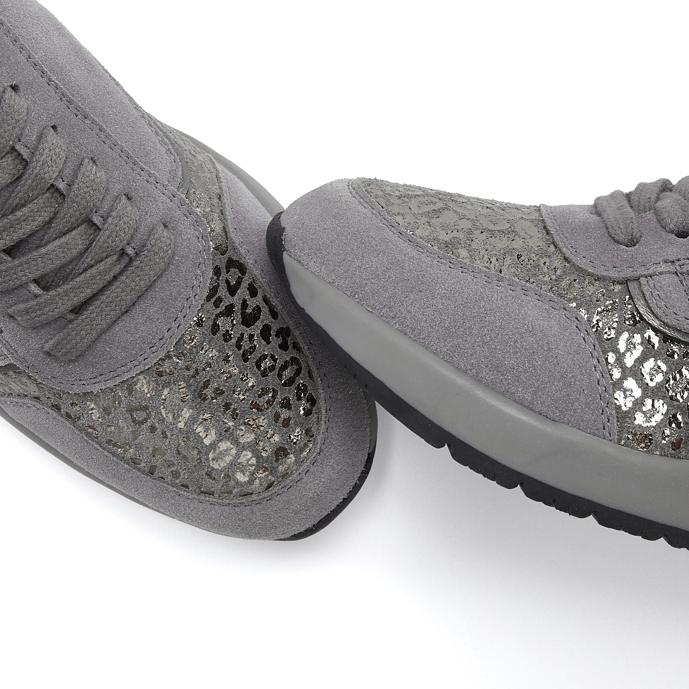 LASCANA Sneaker in Grau
