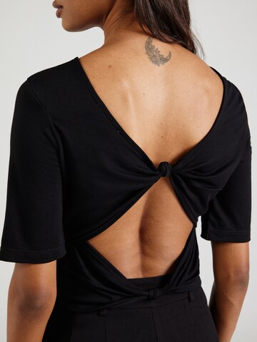 Tricou 'Kitty' de la EDITED pe negru