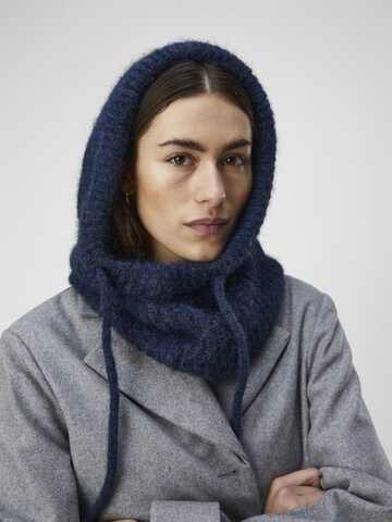 OBJECT Beanie in Blue: front