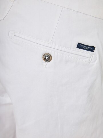 Regular Pantalon chino Funky Buddha en blanc