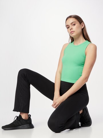 ONLY PLAY - Top deportivo 'LEONORE' en verde