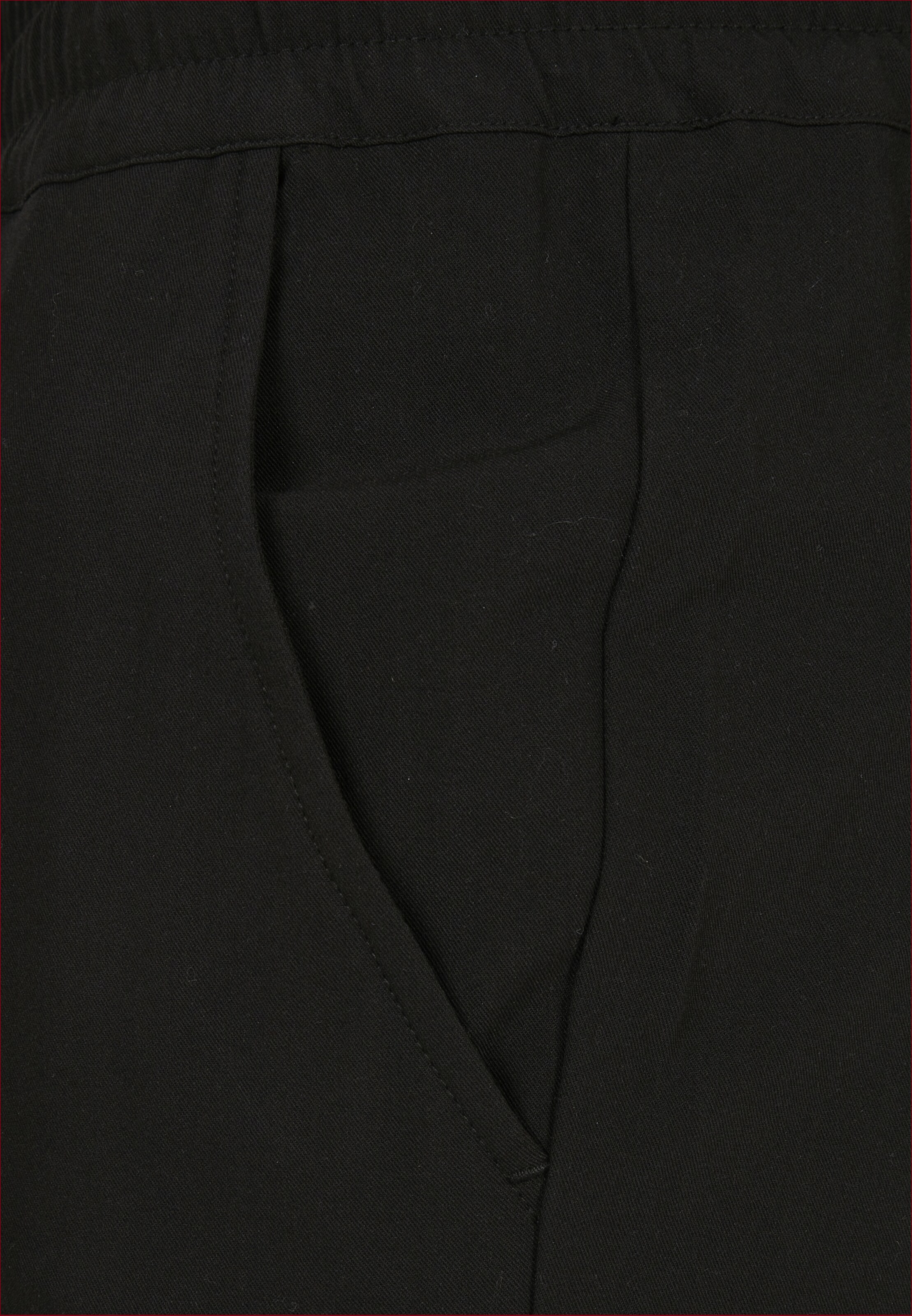 Urban Classics Tapered Byxa i svart