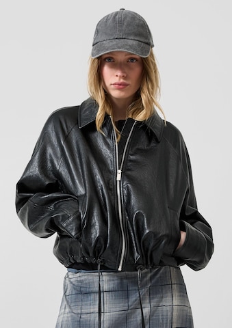 QS Jacke in Schwarz: Vorderseite