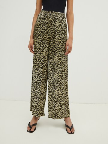 EDITED Wide leg Broek 'Karter' in Gemengde kleuren: voorkant