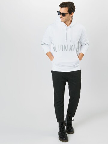Calvin Klein Jeans Klasický střih Mikina – bílá