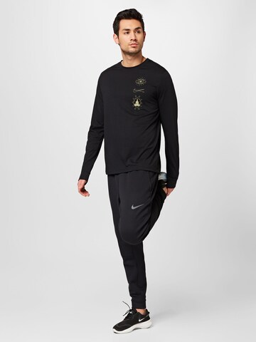 NIKE Funkční tričko – černá